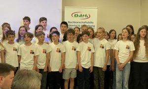 Unterstufenchor beim Jubiläum der Nachbarschaftshilfe