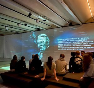 Geschichte der Sozialen Marktwirtschaft erleben: Die 11. Klassen im Ludwig-Erhard-Zentrum