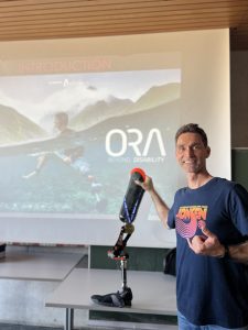 Ein außergewöhnlicher Besuch: Parasurfer Eric Dargent begeistert unsere Schüler